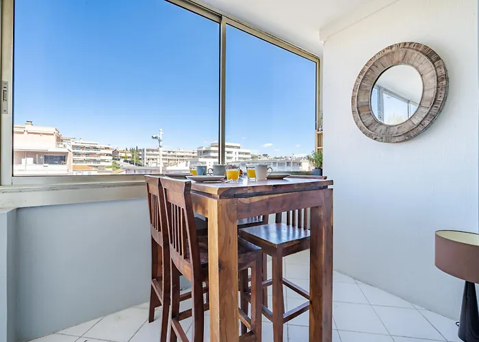 Appartement A 100M De La Plage, Climatise