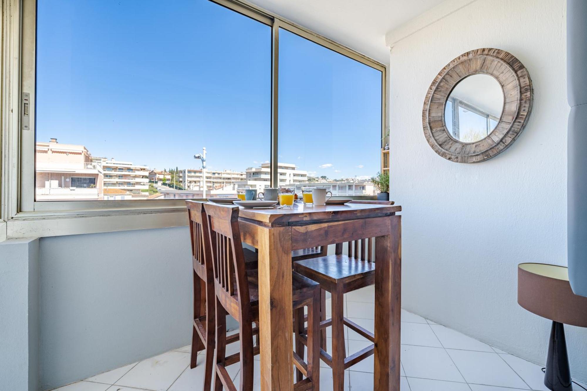 A 100m De La Plage, Climatise Apartment