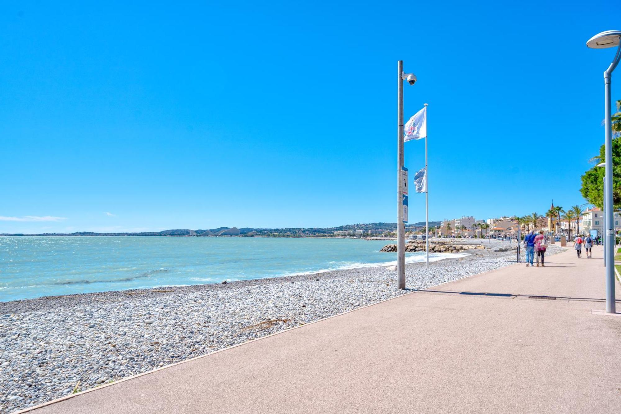 A 100m De La Plage, Climatise Apartment