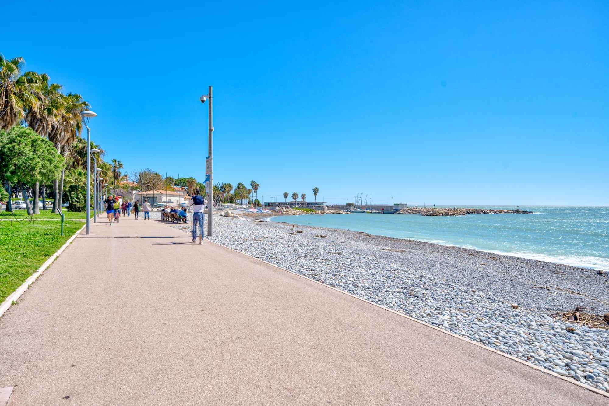 A 100m De La Plage, Climatise Apartment *